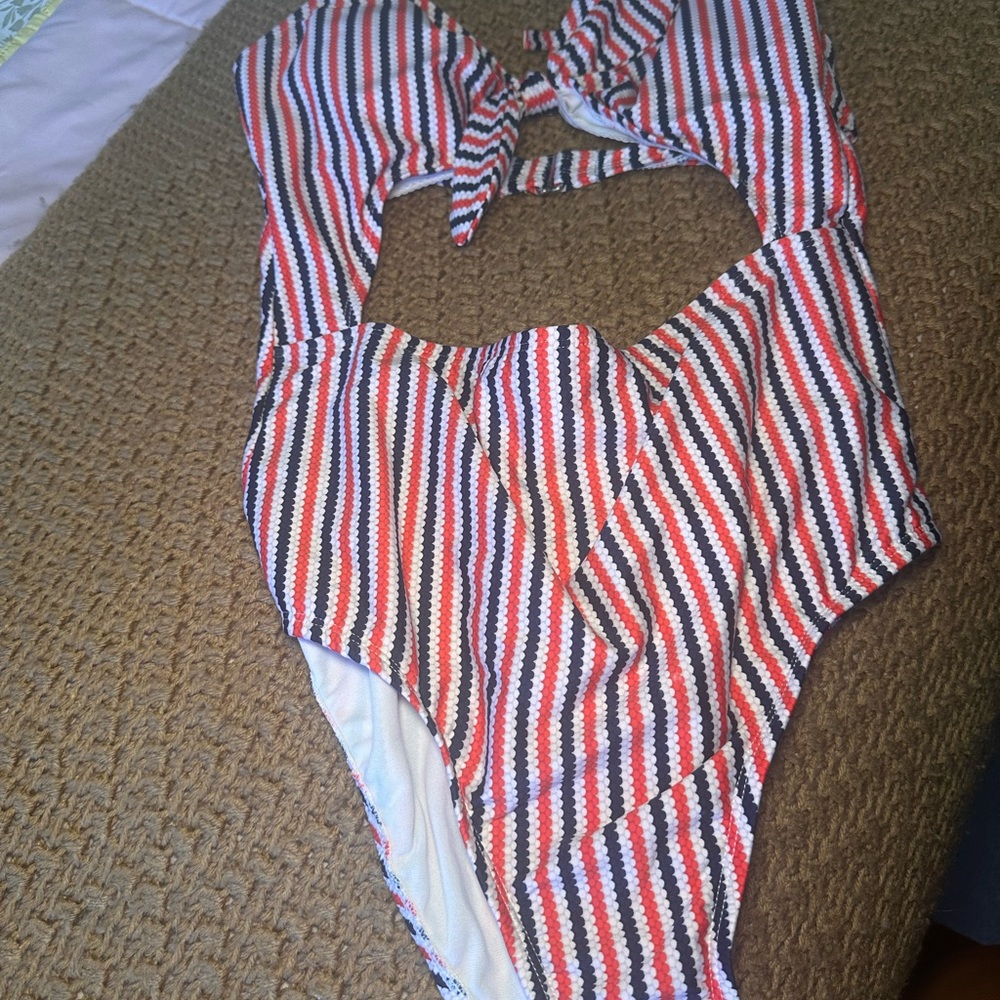 Clearwater one piece bikini women’s size large stripes, red white blue